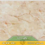تصویر پانل دیواری UHD کد UHD19 نصب&zwnj;شده روی دیوار در یک فضای پذیرایی مدرن با مبلمان ساده و نورپردازی ملایم